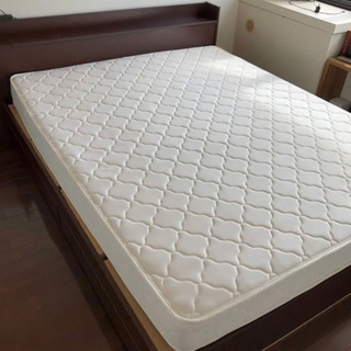 クイーンベッド。無料配送できます。