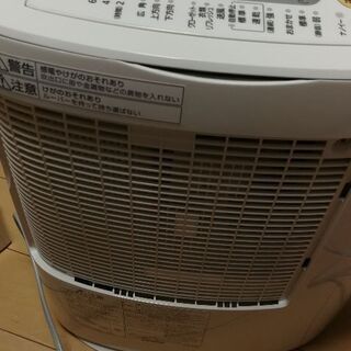 Panasonic 衣類乾燥除湿機　F-YZM60 ホワイト 2...