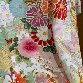 豪華振袖　駒刺繍　花丸文　暈し染め　金彩