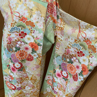豪華振袖　駒刺繍　花丸文　暈し染め　金彩