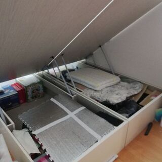 シングルベッド2台　ガス跳ね上げ式深型収納