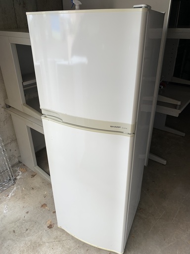 シャープ　2ドア冷蔵庫　大きめサイズ　２２５L