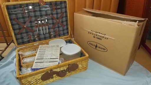 【終了/有難うございました‼】新品未使用 ピクニックセット 食器\u0026カトラリー\u0026ポットもついています!　籐製バスケット アウトドア・キャンプ・バーベキュー・グランピングにピッタリ♪ 早い者勝ちです✨✨