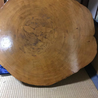 木のテーブル