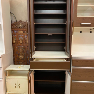 ✨インテリアハウス✨省スペースで使いやすい❗️食器棚、収納棚🔶良品🔶🚚無料配送🚚