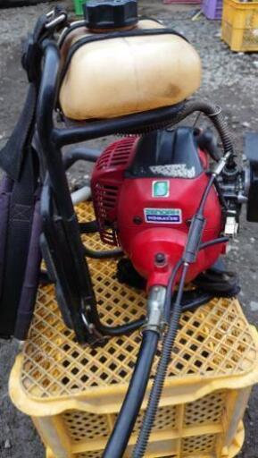 刈払機 草刈り機 芝刈機 背負式 コマツ ゼノア 多少値下げ交渉します。