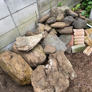 小〜大の庭石、丸石、庭木　無料で差し上げます⭐︎
