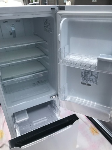 購入者決まりました2018年製ハイセンスホワイト冷凍冷蔵庫美品。千葉県内配送無料。設置無料。