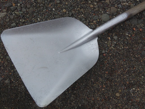 値下げ シャベルスコップ 全長104cm鉄製スコップ部の幅27cm 岩見沢シェアハウス 岩見沢のその他の中古あげます 譲ります ジモティーで不用品の処分