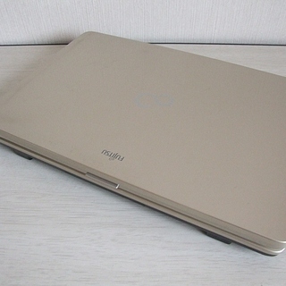 Fujitsu LIFEBOOK AH/R3 タッチパネル ノートパソコン 2