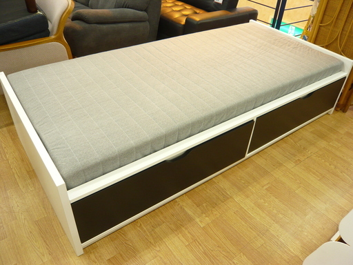収納付きベッド IKEA FLAXA 引出し2杯 マットレス付き 幅98㎝ すのこ 白×黒 シングルベッド　西岡店