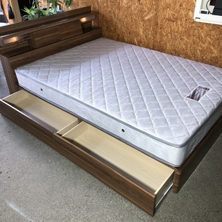 ダブルベッド　引き出し・照明付き　フレーム・マット付