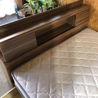 ダブルベッド　引き出し・照明付き　フレーム・マット付
