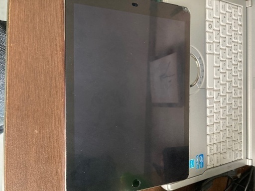 iPad　Air2 　cellular（au）＋wifiモデル　16GB スペースグレー　音ゲーに使用