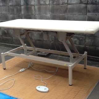 【値下げました】180×70㎝ 電動ライト昇降マッサージベッド TB-564 無孔 高田ベッド製作所製