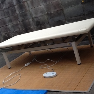 【値下げました】180×70㎝ 電動ライト昇降マッサージベッド TB-564 無孔 高田ベッド製作所製