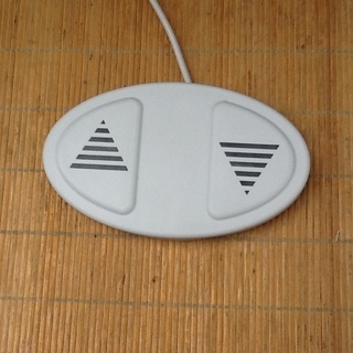 【値下げました】180×70㎝ 電動ライト昇降マッサージベッド TB-564 無孔 高田ベッド製作所製