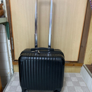【値下げ500円】キャリーバッグ、スーツケース（機内持ち込みサイ...