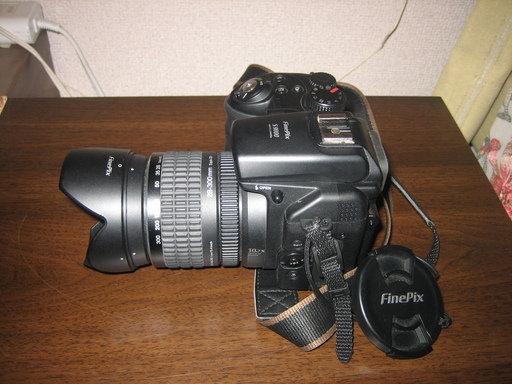 大幅値下げ富士ファインピックス一眼レフカメラ