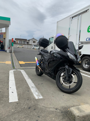 Ninja 250R ZX-6Rカウル モリワキマフラー S20EVOラジアルタイヤ GIVI