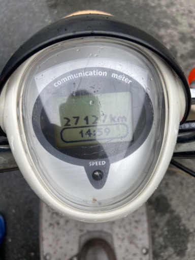 スクーピーi赤白がかわいい！デジタルメーター