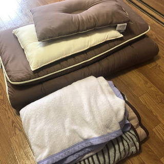 敷布団、枕、毛布、敷パッド