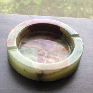 大理石　オニックスの丸型灰皿　美品