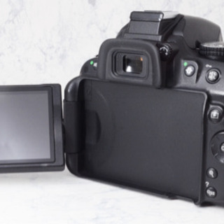 S数8630回●Wi-Fi転送●自撮りに最適●ニコン D5200 安心のゆうパック代引き発送！送料、代引き手数料無料！