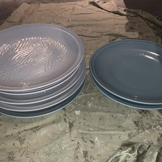 店舗の改修に伴い食器を処分します。