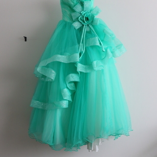 かわいい☆ゆったりサイズのエメラルドグリーンドレス
