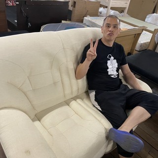 新品！ちょい汚れソファー！これ座り心地いいですけど！11800円で販売します！宜しくです＼(^o^)／ 新品！ちょい汚れソファー！これ座り心地いいですけど！11800円で販売