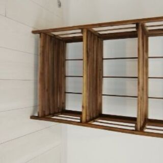 «お話し中»　木製の棚
