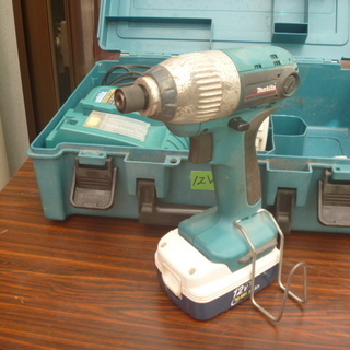 【中古ランクB】makita 12V充電式インパクトドライバ TD122D
