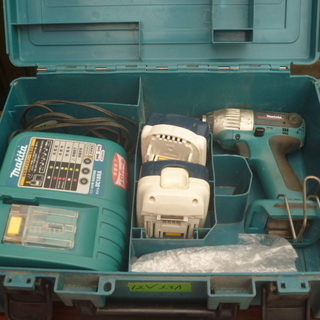 【中古ランクB】makita 12V充電式インパクトドライバ TD122D