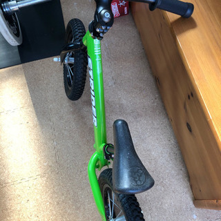 ストライダー グリップ新品 チューブ式タイヤ グリーン