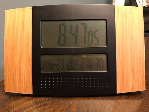 値下げ ニトリ置き掛け兼用電波デジタル時計 Hiccochan 箕面の家庭用品 その他 の中古あげます 譲ります ジモティーで不用品の処分