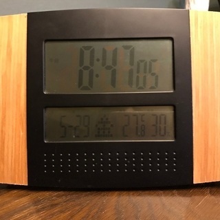 【値下げ】ニトリ　置き掛け兼用電波デジタル時計