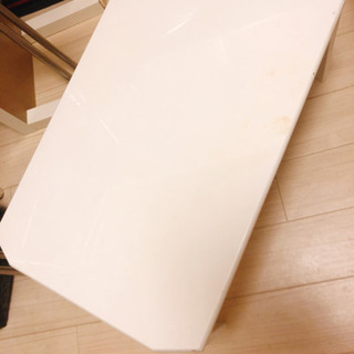 白の長方形テーブル