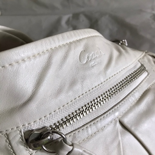 COACHオールドコーチ白レザー斜めがけショルダークロスボディバッグ 
