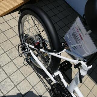 人気折り畳み車です。6段変速付き。もちろん新車です。