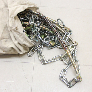 長期保管品 中古 美品 ケーブルチェーン 全長276cm × 幅47ｃｍ　位　タイヤチェーン ワイヤーチェーン 大型 11ｔ　大型トラック(A340wY)