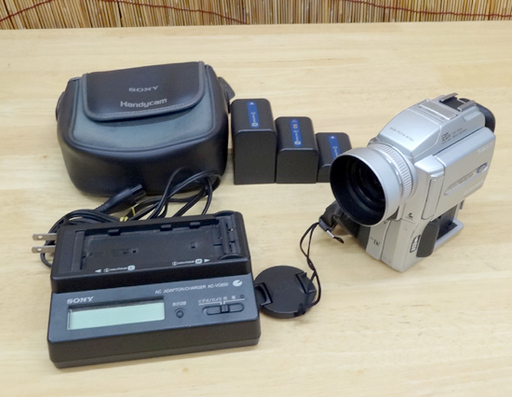 動作OK★ソニー ビデオカメラ ハンディカム DCR-PC110 ミニDV　本体・バッテリー×3・充電器＆コード・ケース/SONY  ☆ PayPay(ペイペイ)決済可能 ☆ 札幌市 豊平区 平岸 アウトレットモノハウス