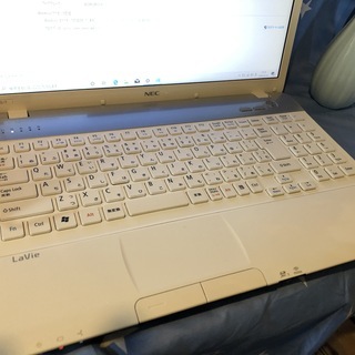 ☆彡値下げ‼️Aランク美品。NEC女性に人気のホワイト☆美品/高速i5/爆速SSD240GB/Win10/Office2019付/15.6インチ/メモリ6GB/無線LAN/DVD・CD再生ソフト付 No.2005003 - 売ります・あげます
