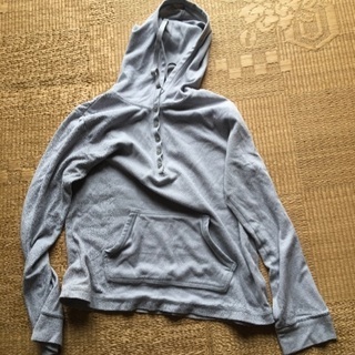 067 薄手パーカーグレー モティー 引越予定 鹿児島のパーカー レディース の中古 古着あげます 譲ります ジモティーで不用品の処分