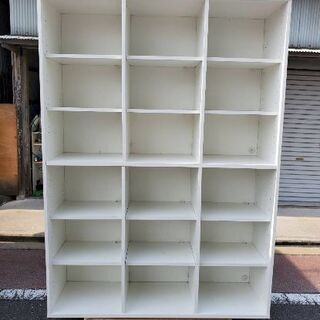 白色の大型収納棚　幅135cm