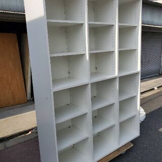 白色の大型収納棚　幅135cm