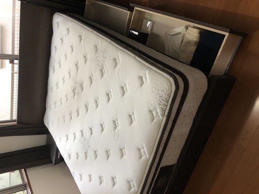フレーム クイーンサイズベッド - Queen size bed frame