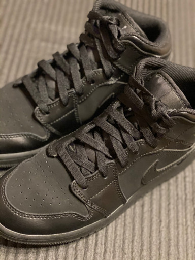 エアジョーダン1 Mid Triple Black (2018) 23.5