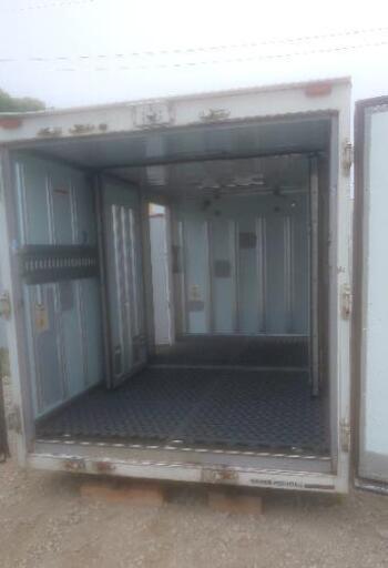 横扉付き】【移動式の中扉付き】【3t車でも配送可】保冷コンテナ 長さ