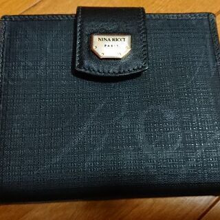 NINARICCI / ニナリッチ 黒 2つ折り財布 定期入れ付...